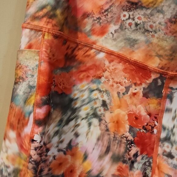Athleta Salutation 5 inch Stash pocket 11 Short NWT - Picture 2 of 5